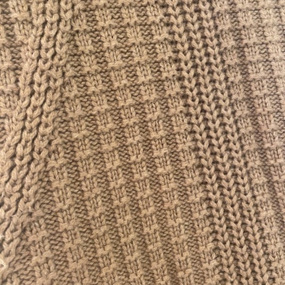 Banana Republic Sleeveless Sweater - Picture 3 of 5